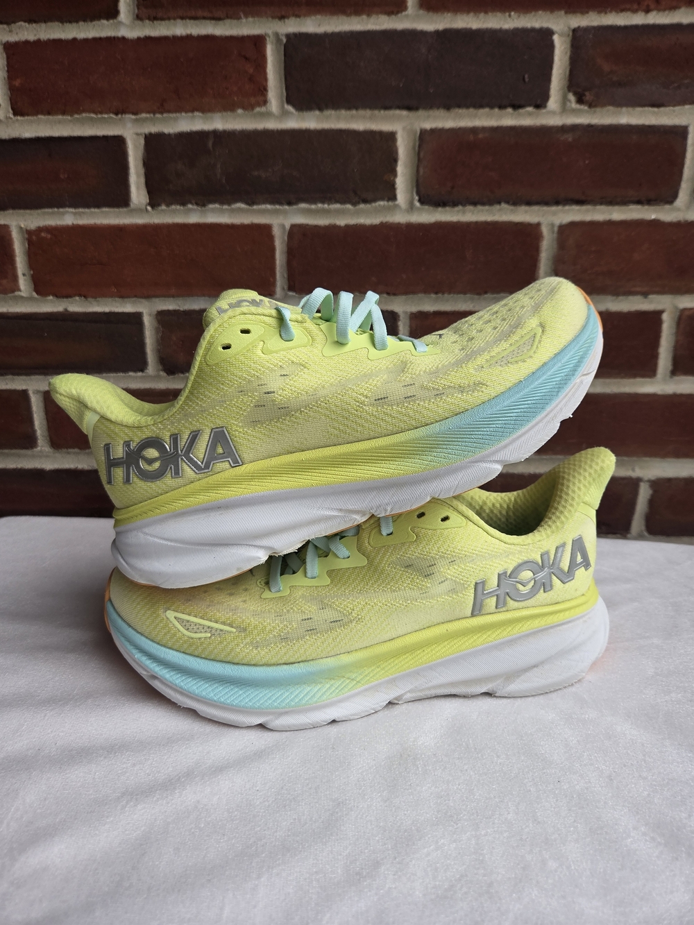 HOKA Clifton 9 Women’s Size 9 Running Shoes Lime Aqua Orange 1127896